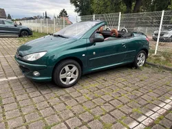 Grün Gebraucht 2003 Peugeot 206 CC Roland Garros Cabrio | 1.999 € (Fairer Preis)