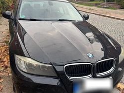 Schwarz Gebraucht 2011 BMW 318 Limousine | 3.200 € (Superpreis)
