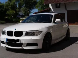 Weiß Gebraucht 2011 BMW 135 Coupé Coupé | 25.000 €
