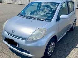 Silber Gebraucht 2007 Daihatsu Sirion Kleinwagen | 2.750 € (Teuer)