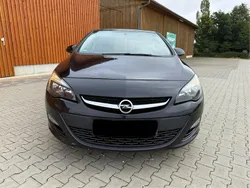 Schwarz Gebraucht 2015 Opel Astra Kombi | 5.100 € (Guter Preis)