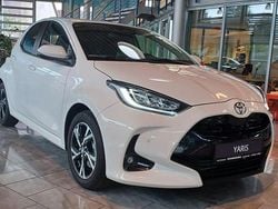 Weiß Neu 2025 Toyota Yaris Hybrid Plus Limousine | 25.890 € (Fairer Preis)
