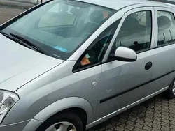 Grün Gebraucht 2004 Opel Meriva Van / Kleinbus | 1.700 € (Fairer Preis)