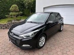 Schwarz Gebraucht 2016 Hyundai i20 Passion Limousine | 6.650 € (Fairer Preis)