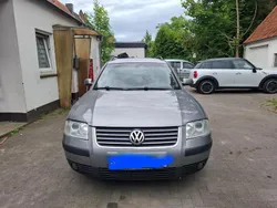 Grau Gebraucht 2002 VW Passat Kombi | 850 € (Superpreis)