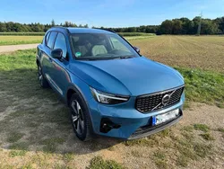 Blau Gebraucht 2022 Volvo XC40 Plus SUV | 30.900 € (Guter Preis)