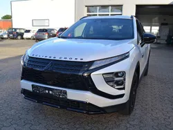 Titanweiss (d) Gebraucht 2023 Mitsubishi Eclipse Cross Plus SUV | 28.990 € (Etwas zu teuer)