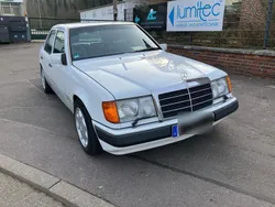 Weiß Gebraucht 1990 Mercedes E300 Limousine | 6.900 €