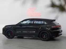 Dunkelolivmetallic Gebraucht 2024 Porsche Cayenne S E-Hybrid SUV | 139.900 €