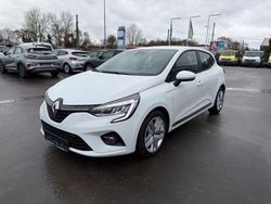 Weiß Gebraucht 2020 Renault Clio V Experience Limousine | 11.890 €