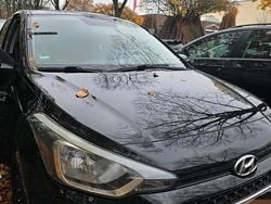 Schwarz Gebraucht 2016 Hyundai i20 Active Limousine | 6.500 €