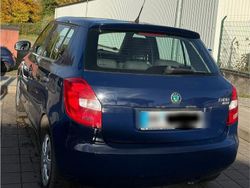 Blau Gebraucht 2010 Skoda Fabia Kleinwagen | 2.600 € (Fairer Preis)
