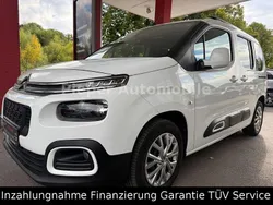 Weiß Gebraucht 2019 Citroën Berlingo Feel Van / Kleinbus | 17.990 € (Etwas zu teuer)