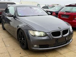 Grau Gebraucht 2006 BMW 325 Sport Line Coupé | 2.950 €