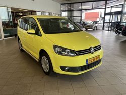 Gelb Gebraucht 2015 VW Touran Comfortline Van / Kleinbus | 3.690 € (Fairer Preis)