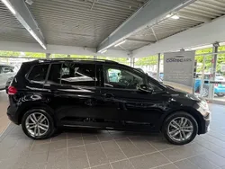 Deep black Gebraucht 2024 VW Touran Comfortline Van / Kleinbus | 34.999 € (Fairer Preis)