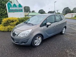 Braun Gebraucht 2011 Opel Meriva Design Edition Van / Kleinbus | 5.450 € (Fairer Preis)
