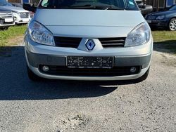 Silber Gebraucht 2004 Renault Scénic II Authentique Van / Kleinbus | 2.999 € (Fairer Preis)
