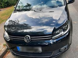 Schwarz Gebraucht 2015 VW Touran Van / Kleinbus | 9.000 € (Fairer Preis)