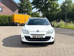 Weiß Gebraucht 2011 Renault Mégane GrandTour Bose Edition Kombi | 4.490 € (Fairer Preis)