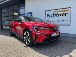 Dezirrot Gebraucht 2023 Renault Mégane Techno Kleinwagen | 27.990 €