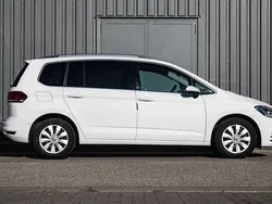 Weiß Gebraucht 2018 VW Touran Highline Van / Kleinbus | 17.690 € (Superpreis)