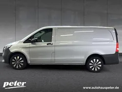 Silber hightechsilber metallic Gebraucht 2024 Mercedes Vito Van / Kleinbus | 39.175 € (Teuer)