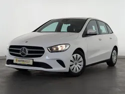 Weiß Gebraucht 2022 Mercedes B180 Van / Kleinbus | 21.760 € (Superpreis)