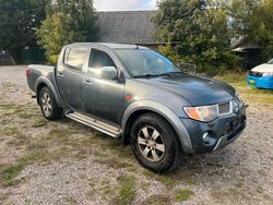 Grau Gebraucht 2007 Mitsubishi L200 Abholung | 7.200 €