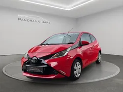 Rot Gebraucht 2015 Toyota Aygo X-play Kleinwagen | 5.299 € (Guter Preis)