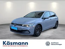 Mondsteingrau Gebraucht 2024 VW Golf VIII Life Limousine | 27.950 € (Fairer Preis)
