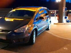 Grau Gebraucht 2007 Ford S-MAX Individual Van / Kleinbus | 3.800 €