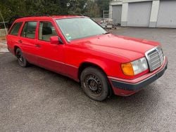 Rot Gebraucht 1991 Mercedes 300 Kombi | 5.500 €