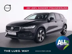 Onyx black / metallic Gebraucht 2023 Volvo V60 CC Plus Kombi | 37.450 € (Superpreis)