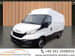 Weiß Gebraucht 2023 Iveco Daily Van | 31.980 € (Fairer Preis)