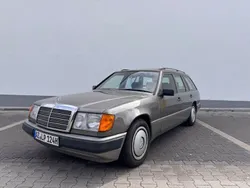 Grau Gebraucht 1991 Mercedes 230 Limousine | 5.450 €