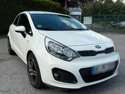 Weiß Gebraucht 2014 Kia Rio FIFA World Cup Edition Kleinwagen | 5.800 € (Etwas zu teuer)