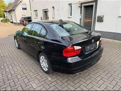Schwarz Gebraucht 2007 BMW 320 Limousine | 3.200 € (Fairer Preis)