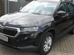 Schwarz Gebraucht 2023 Skoda Karoq Ambition SUV | 27.290 € (Guter Preis)