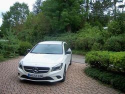 Weiß Gebraucht 2015 Mercedes CLA180 Shooting Brake Urban Kombi | 15.500 € (Fairer Preis)