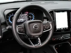 Blau Gebraucht 2024 Volvo XC40 Plus SUV | 40.140 € (Etwas zu teuer)