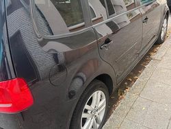 Schwarz Gebraucht 2011 VW Touran Van / Kleinbus | 5.000 € (Guter Preis)