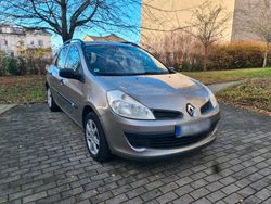 Braun Gebraucht 2009 Renault Clio GrandTour Kombi | 1.999 €