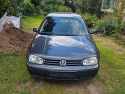 Grau Gebraucht 2003 VW Golf IV Limousine | 2.500 € (Etwas zu teuer)