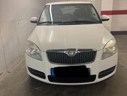 Weiß Gebraucht 2007 Skoda Fabia Kleinwagen | 2.350 € (Fairer Preis)