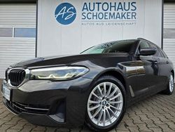 Grau Gebraucht 2021 BMW 520 Performance Kombi | 29.677 € (Guter Preis)
