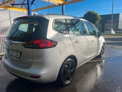 Grau Gebraucht 2016 Opel Zafira Tourer Van / Kleinbus | 10.299 € (Fairer Preis)