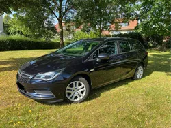 Blau Gebraucht 2018 Opel Astra Kombi | 9.800 € (Etwas zu teuer)