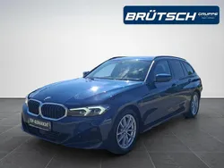 Phytonicblau metallic Gebraucht 2023 BMW 318 Shadowline Kombi | 32.480 € (Fairer Preis)