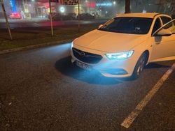 Weiß Gebraucht 2018 Opel Insignia Ultimate Kombi | 9.900 € (Etwas zu teuer)